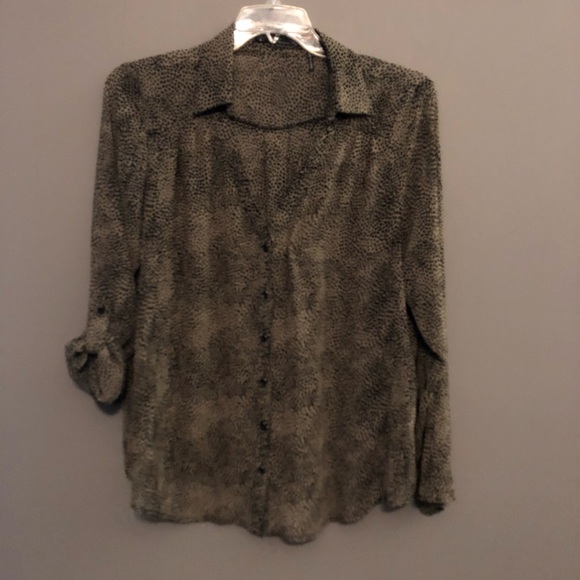 *3 for 10$* Leopard dress shirt. - Picture 2 of 4